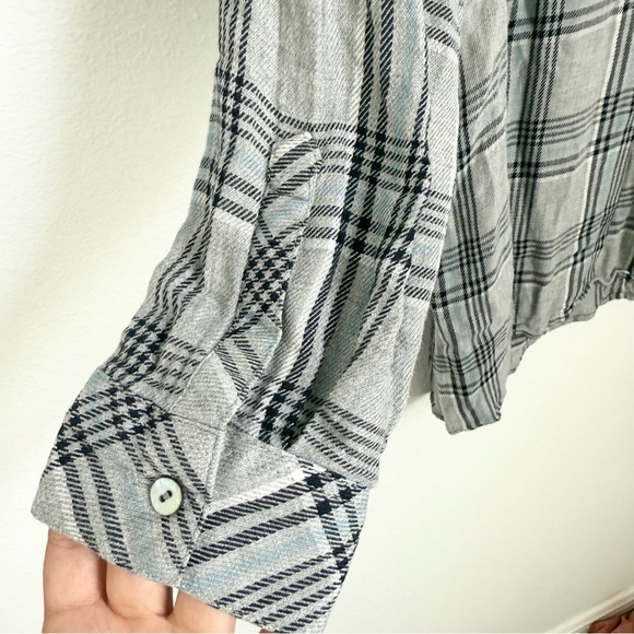 J. Jill Blouse Shirt Plaid Button Front Lightweight Gray Buttons Side Hem Sz XL - Picture 3 of 8